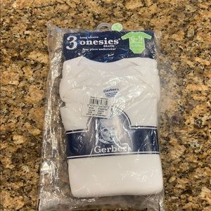 Gerber long sleeve onesies 6-9 mo new